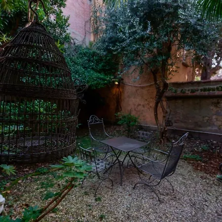 Aldrovandi, With Private Garden Daire Bolonya