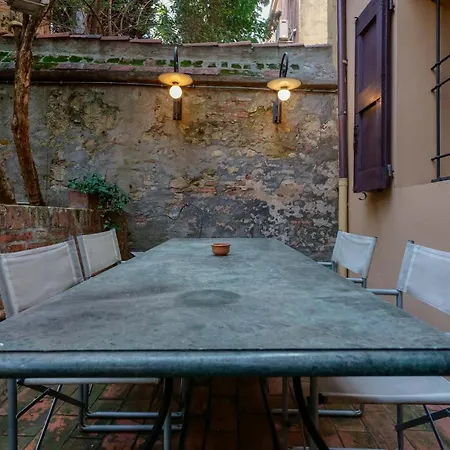 Aldrovandi, With Private Garden Daire *