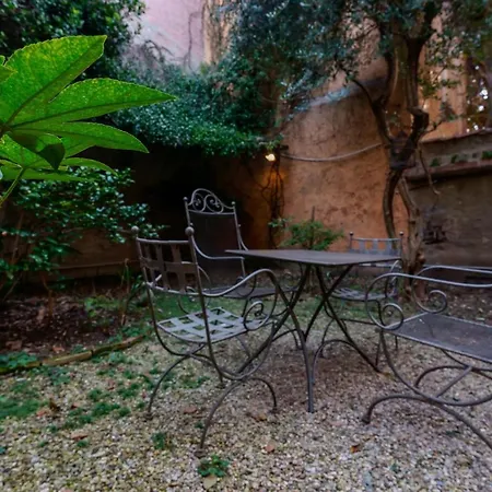 Aldrovandi, With Private Garden Apartment *