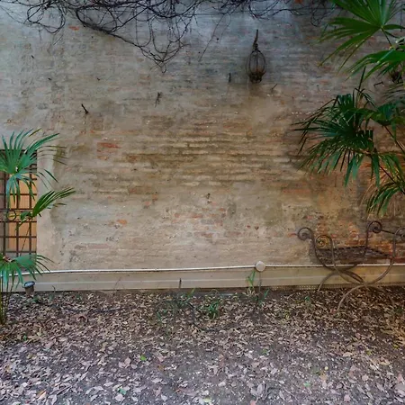 Aldrovandi, With Private Garden Bolonia